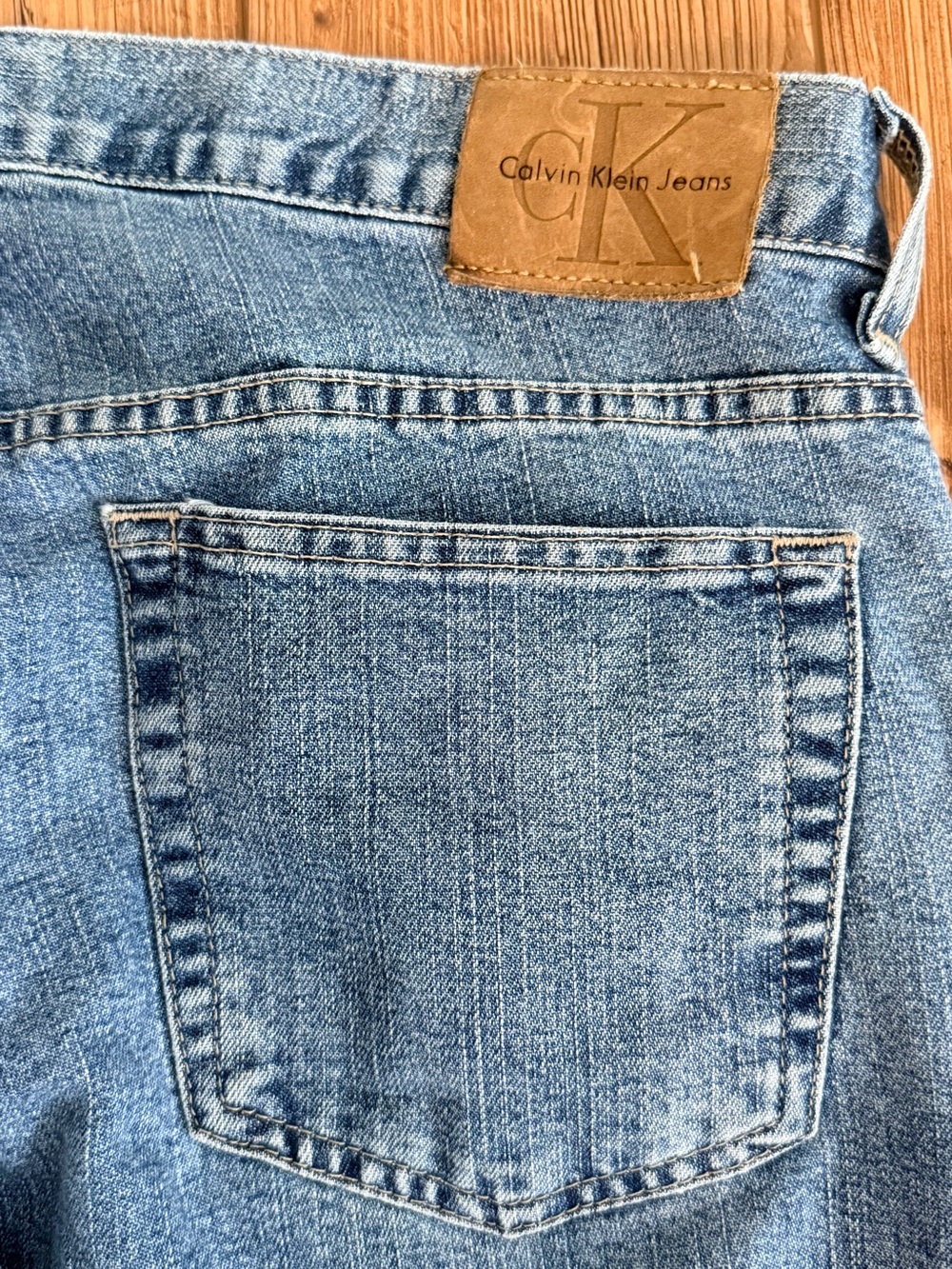 Calvin Klein Light Wash High-Rise Women’s Jeans w cuff bottom size 8